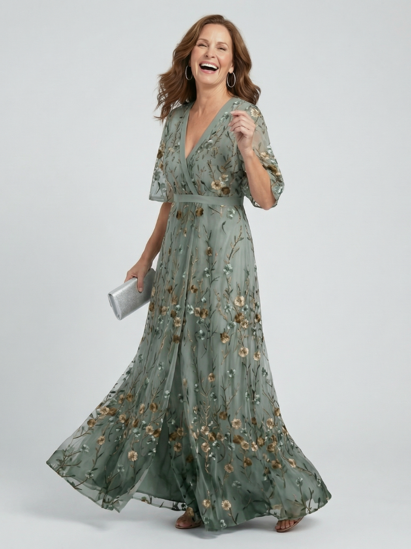Berit – Broderad maxiklänning med blomsterdetaljer