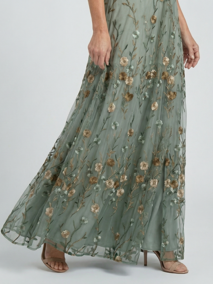 Tove – Halter maxiklänning med blommönster och flödande kjol