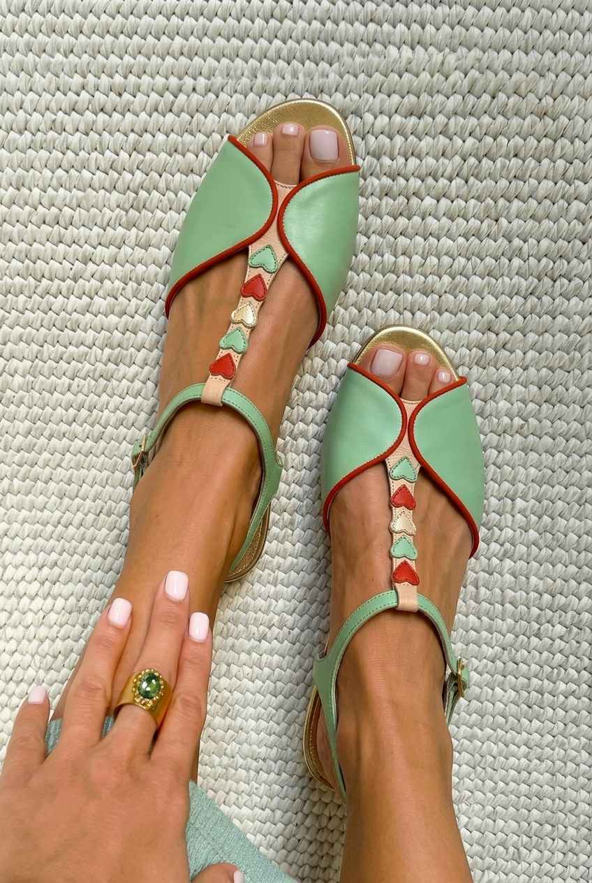 Signe – Platta slingback-sandaler med hjärtdetalj